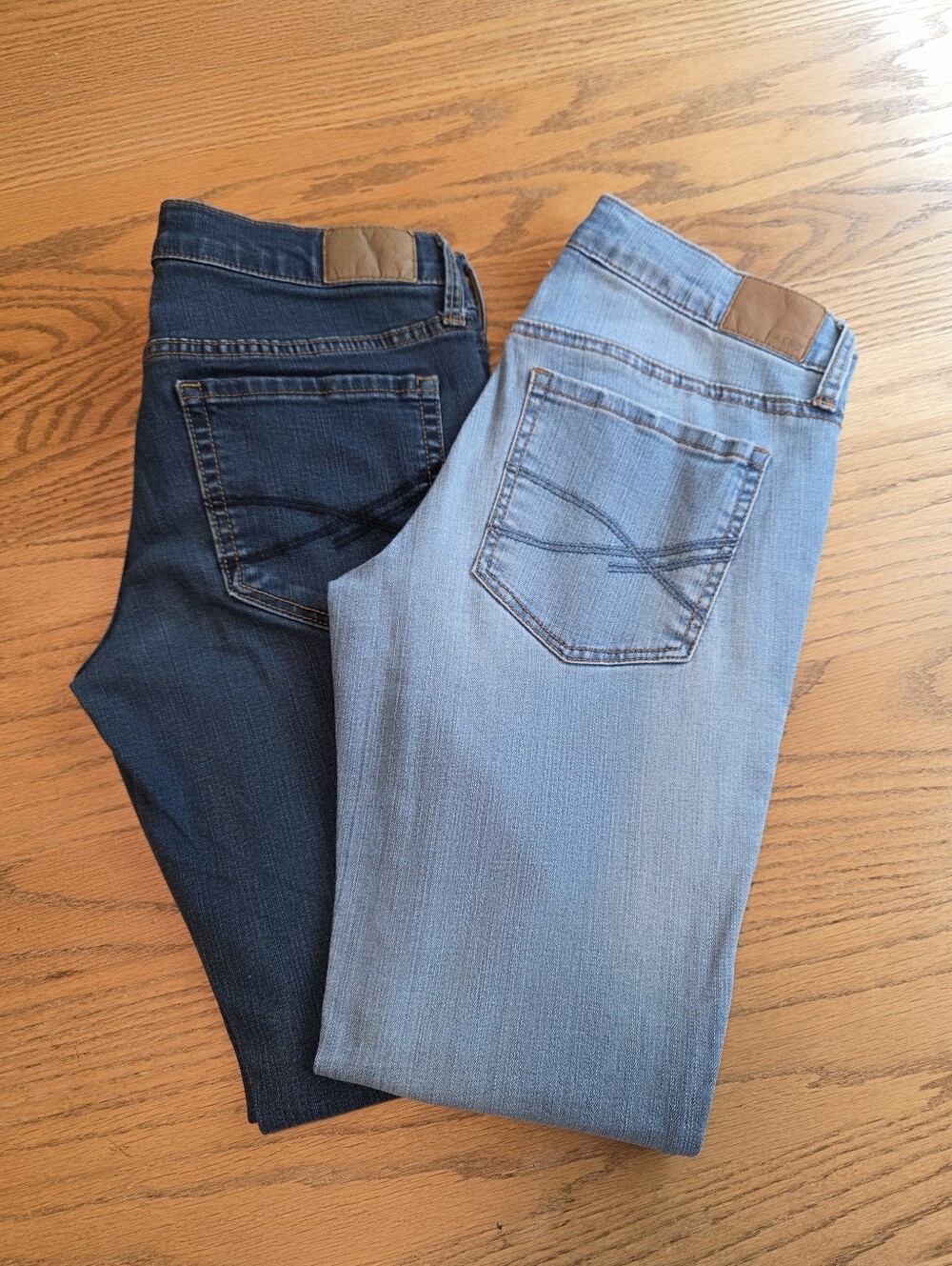 Lot of 2 Aéropostale Stretch Jeggings Jeans Size 4 Light & Dark Wash Blue